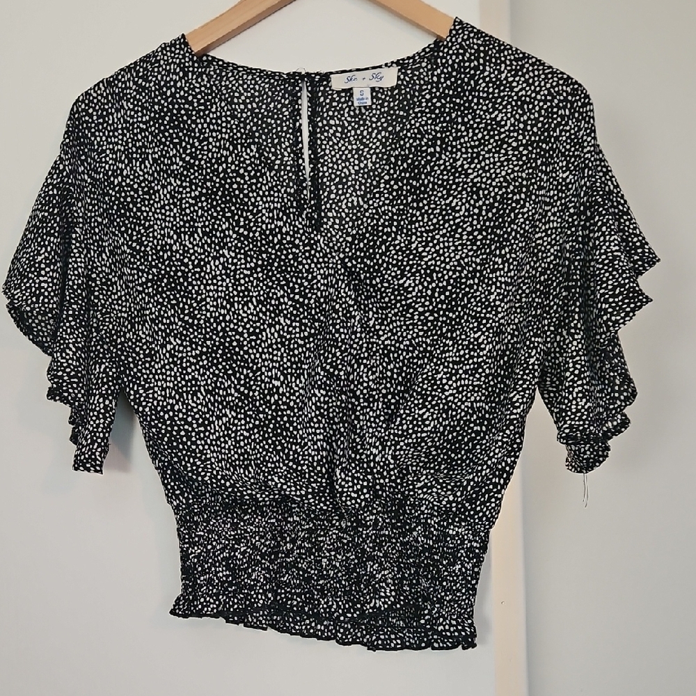 She + Sky Black and White Flutter Sleeve Blouse